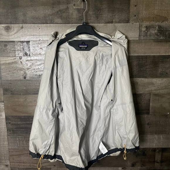 SOLD Patagonia Womens Torrentshell Jacket Large - Picture 4 of 5